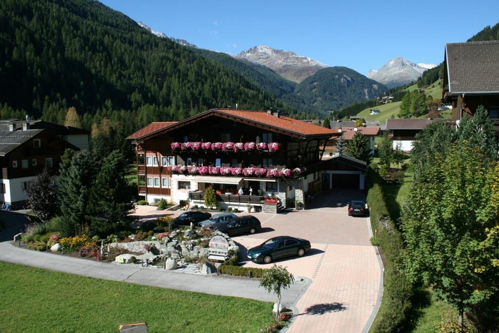 Haus Angela Hotell Sankt Jakob in Defereggen Exteriör bild