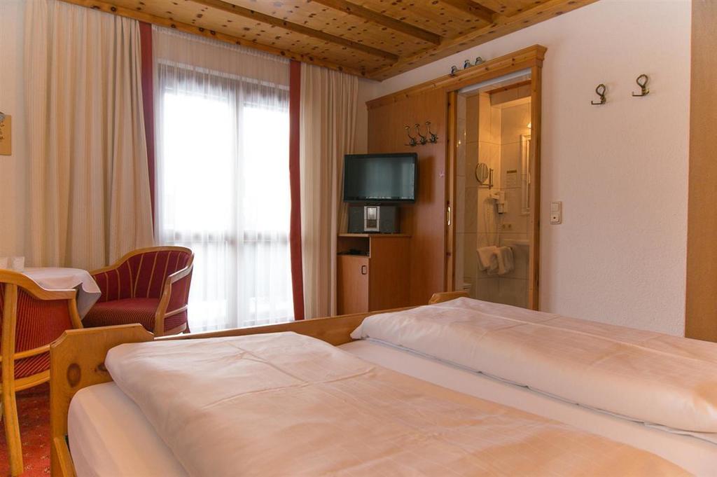 Haus Angela Hotell Sankt Jakob in Defereggen Rum bild